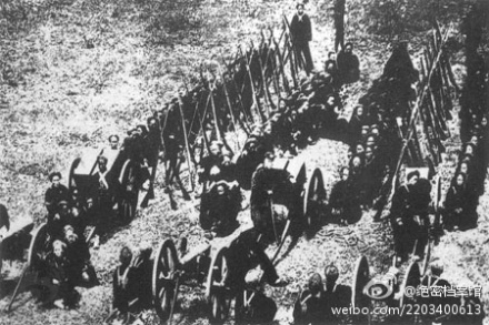 太平天國(guó)帶來(lái)了中華民族歷史上的一次災(zāi)難。僅蘇、浙、皖、贛、閩五省，人口過(guò)量死亡就多達(dá)7000萬(wàn)。中國(guó)當(dāng)時(shí)最富庶的地區(qū)，經(jīng)濟(jì)受到極慘重的打擊。沙皇俄國(guó)趁清朝政府與太平軍作你死我活的搏鬥，東北與華北兵力空虛，侵佔(zhàn)黑龍江以北、外興安嶺以南60多萬(wàn)平方公裡的土地。迺是人類(lèi)史上最大傷亡的戰(zhàn)爭(zhēng)。 