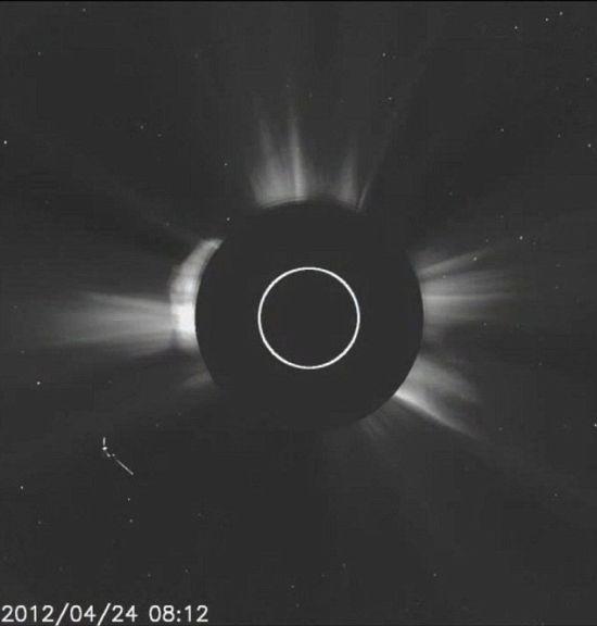 美宇航局觀測衛(wèi)星拍到太陽附近奇特物體