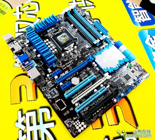 华硕P8Z77-V主板的包装外观视图，外观颜色依然延续了华硕经典的黑色风格，此外，包装外观上还标明了该主板的一些显著特色。