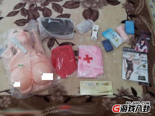 宅男倾情直播：网购成人充气娃娃拼装全过程
