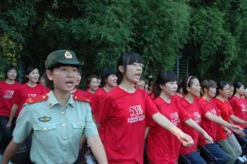 “女神” ：实拍军训中的女教官