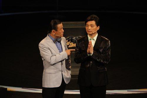 《小崔说立波秀》谈诚信买卖 二人现场互咬耳朵