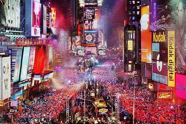 纽约时报广场：1878-2011的12个瞬间
