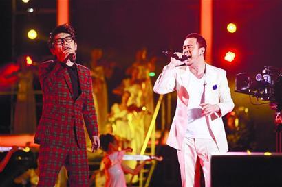 昨晚，“中国好声音”长隆首场音乐会在长隆欢乐世界伐木表演场欢快上演。现场观众表示，第一次近距离聆听“好声音”，学员表现和音效都比想象中好。