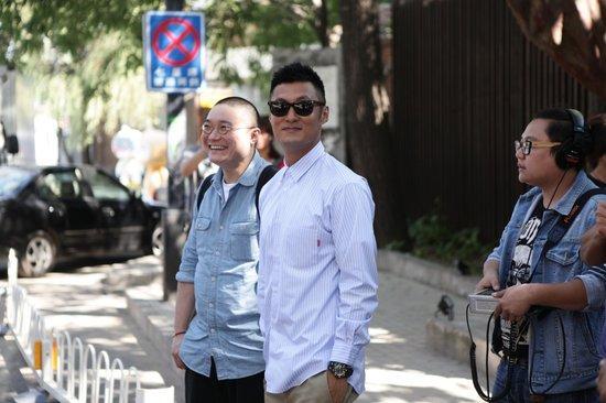 余文乐亮相北京798艺术区 将为DNF设计潮流T恤