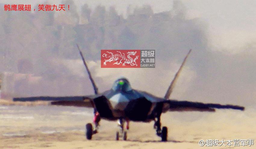 中国五代战机AMF歼31成功首飞 或为航母舰载机
