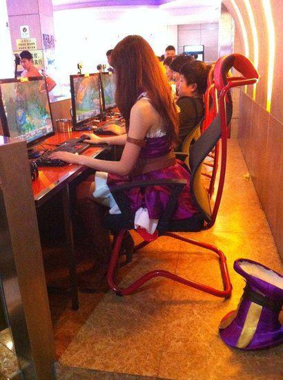 單身屌絲注意 真正游戲宅女的15個(gè)特征！