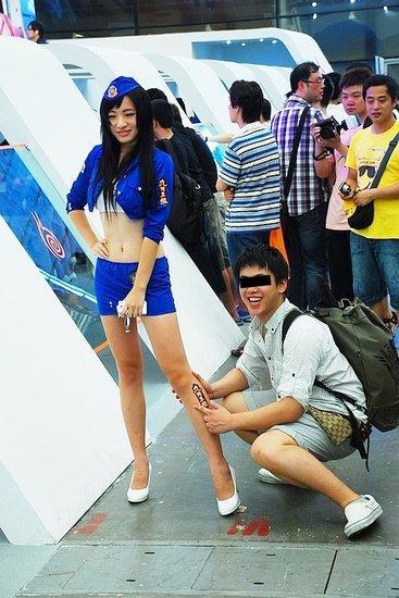 看那些爱吃豆腐的游戏伪粉丝 玩游戏是假把妹是真