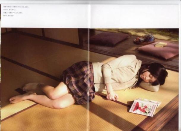 撕美女衣服再掀热潮 日本杂志卖肉欢乐多！