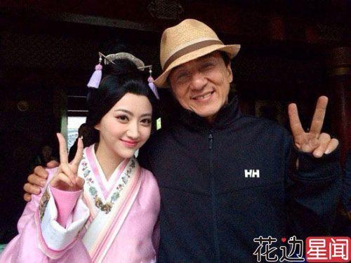 成龍大哥探班景甜。