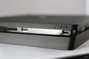索尼PS4 Slim主机开机视频曝光 新机真这么丑？