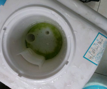 少年饮水机投毒