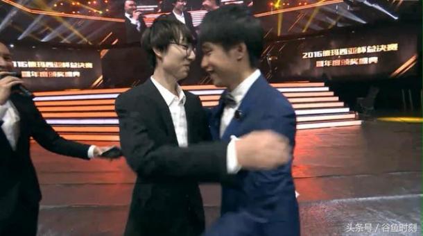 MLXG險(xiǎn)勝?gòu)S長(zhǎng)成年度最佳打野,年度最佳ADC果然是他！