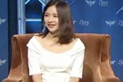Miss又与周杰伦开黑了 大小姐迷妹一样盯着周董
