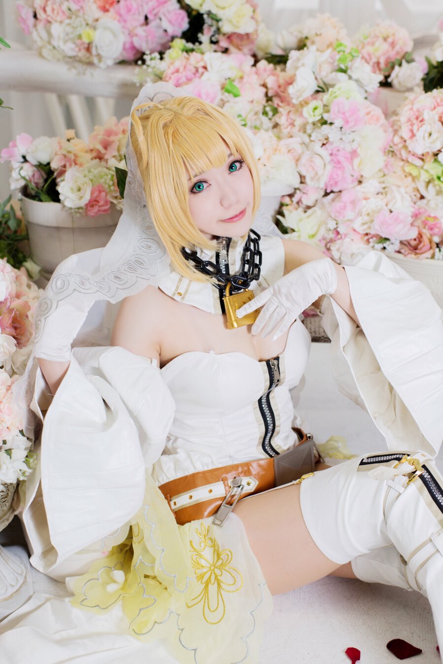 大師級cosplay福利圖欣賞,蕾絲內衣網襪軟妹的無限誘惑