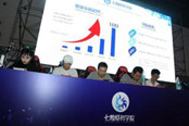 解说琪琪引爆成都IGS人气 七煌原初展台水泄不通