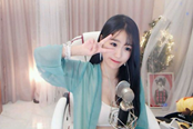 斗鱼第一舞姬深深儿独创”SHV”舞爆红 引男粉疯狂模仿