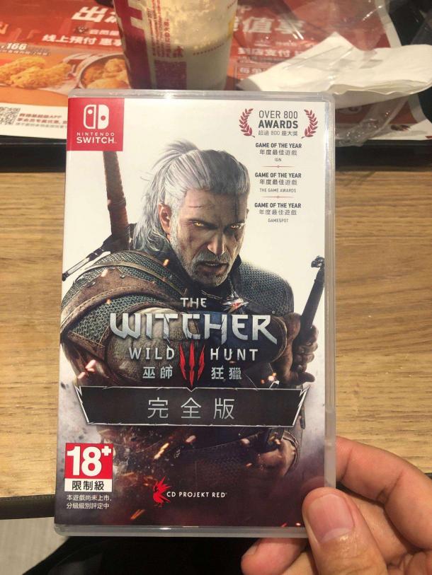 《巫師3》NS中文實體版開箱 內(nèi)附CDPR真情告白